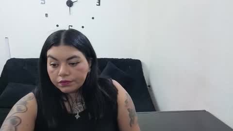 Snapshot of emilyriskhot chatting on 05/12/26, 05:43 emily friends online show from 05/12/26, 05:43
