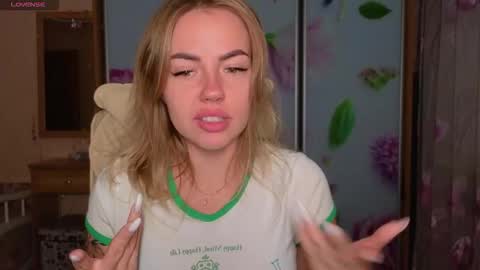 Emily Robbie online show from 10/26/25, 06:25