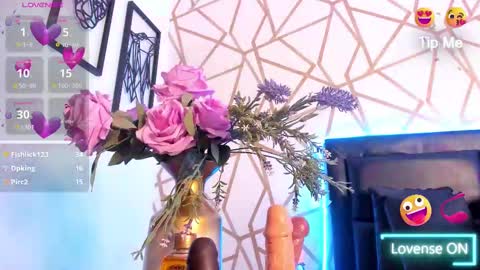 Snapshot of emilyrosee1 chatting on 02/16/25, 03:26 online show from 02/16/25, 03:26