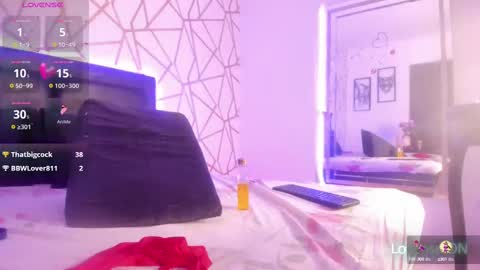 Snapshot of emilyrosee1 chatting on 02/17/25, 01:58 online show from 02/17/25, 01:58