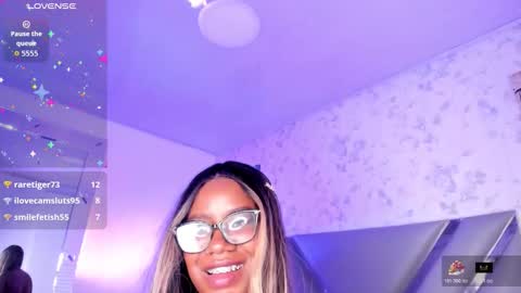 Snapshot of emilyrosee1 chatting on 10/21/25, 07:25 online show from 10/21/25, 07:25