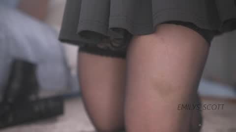 Snapshot of emilys_scott chatting on 05/18/26, 02:01 Emy online show from 05/18/26, 02:01