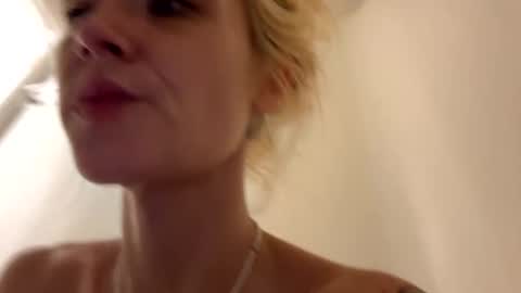 Snapshot of emilywarren296 chatting on 09/30/25, 11:04 emilywarren296 online show from 09/30/25, 11:04