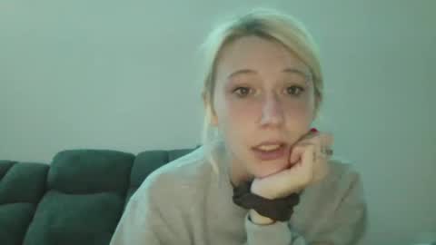 Snapshot of emilywarren296 chatting on 10/19/25, 02:29 emilywarren296 online show from 10/19/25, 02:29
