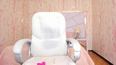 Emily  2200 - 600GMT-5 online show from 04/20/26, 04:54