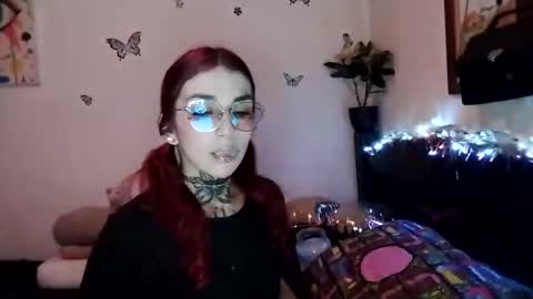 Snapshot of emilywhitee_ chatting on 01/28/25, 02:32 Valentina independent model online show from 01/28/25, 02:32