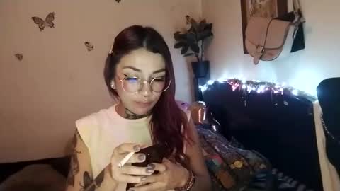 Snapshot of emilywhitee_ chatting on 09/12/25, 04:01 Valentina independent model online show from 09/12/25, 04:01