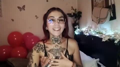 Snapshot of emilywhitee_ chatting on 10/17/25, 02:26 Valentina independent model online show from 10/17/25, 02:26