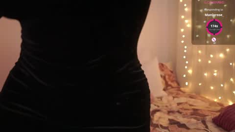 Snapshot of emilyxrose_ chatting on 02/06/25, 10:43 IG thickemmsss online show from 02/06/25, 10:43