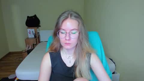 Snapshot of emilyy____ chatting on 02/16/25, 09:48 Emily online show from 02/16/25, 09:48