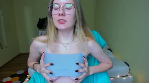 Snapshot of emilyy____ chatting on 02/18/25, 05:31 Emily online show from 02/18/25, 05:31