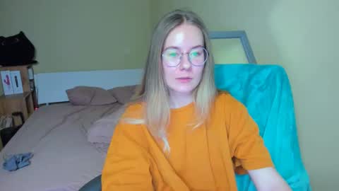 Snapshot of emilyy____ chatting on 02/21/25, 06:59 Emily online show from 02/21/25, 06:59