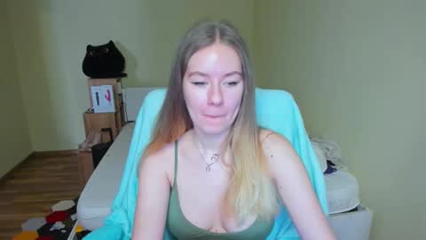 Snapshot of emilyy____ chatting on 03/08/25, 07:49 Emily online show from 03/08/25, 07:49