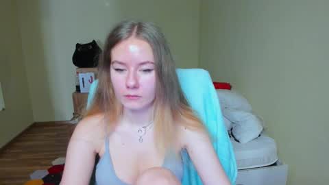 Snapshot of emilyy____ chatting on 03/09/25, 08:18 Emily online show from 03/09/25, 08:18