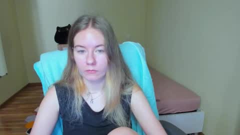 Snapshot of emilyy____ chatting on 03/11/25, 09:13 Emily online show from 03/11/25, 09:13