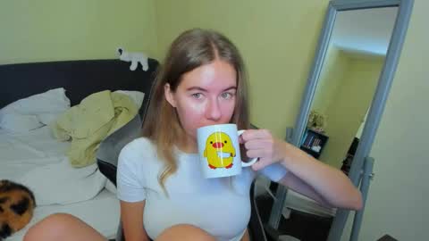 Snapshot of emilyy____ chatting on 09/27/25, 08:52 Emily online show from 09/27/25, 08:52