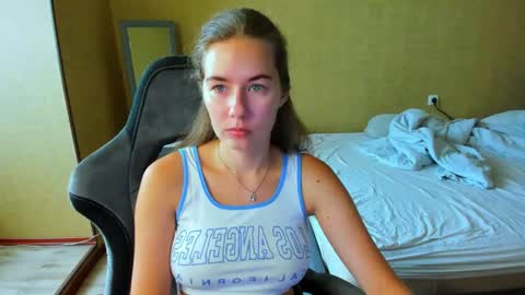 Snapshot of emilyy____ chatting on 07/19/26, 10:19 Emily online show from 07/19/26, 10:19