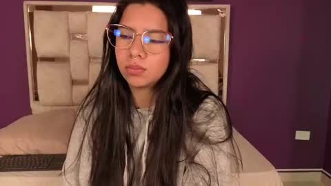 emilyy_cooperr online show from 01/12/26, 12:21