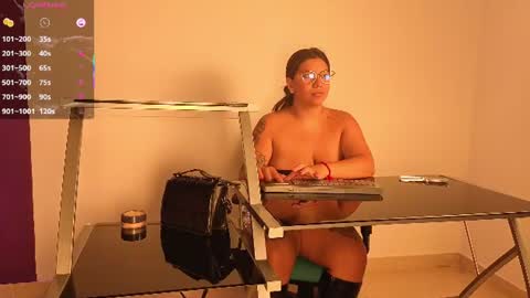 Snapshot of emilyy_cooperr chatting on 06/17/26, 12:18 emilyy_cooperr online show from 06/17/26, 12:18