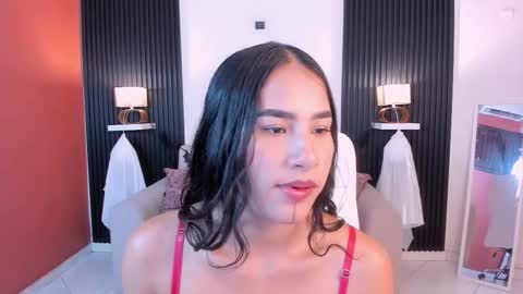 emilyy_kim online show from 10/28/25, 10:01