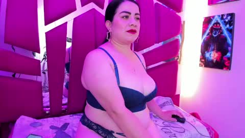 Emilyy Moon online show from 06/05/26, 03:46