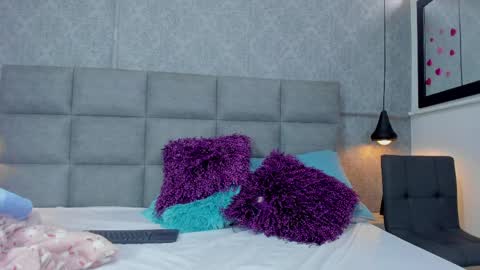 emilyy_r online show from 04/06/26, 07:04