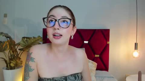 Emilyy Watson online show from 11/12/25, 12:33