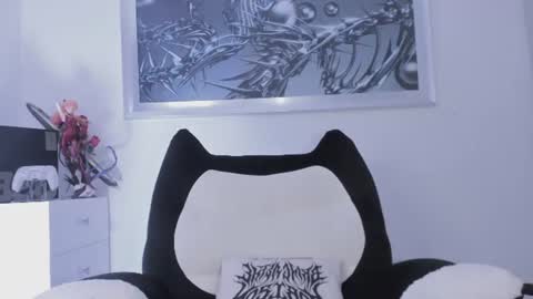 Snapshot of eminence_shadow chatting on 06/10/26, 04:56 ELLE DANIELLE online show from 06/10/26, 04:56