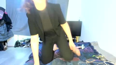 Snapshot of emliyjamesmjb chatting on 02/12/25, 12:44 emliyjamesmjb online show from 02/12/25, 12:44