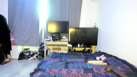 Snapshot of emliyjamesmjb chatting on 02/13/25, 10:44 emliyjamesmjb online show from 02/13/25, 10:44