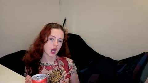 Snapshot of emliyjamesmjb chatting on 12/17/25, 09:21 emliyjamesmjb online show from 12/17/25, 09:21