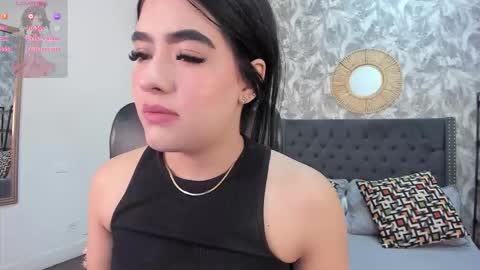 Snapshot of emma_1025 chatting on 10/07/25, 12:02 emma  online show from 10/07/25, 12:02