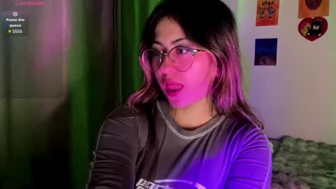 Snapshot of emma__bell_ chatting on 09/08/25, 11:26 Emma Is here online show from 09/08/25, 11:26