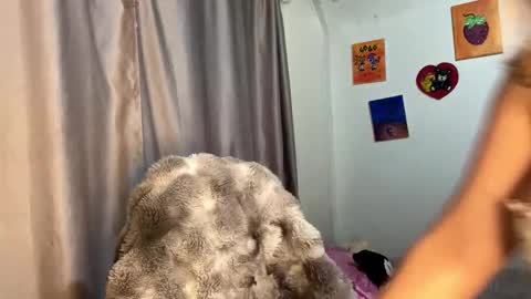 Snapshot of emma__bell_ chatting on 10/26/25, 09:10 Emma Is here online show from 10/26/25, 09:10