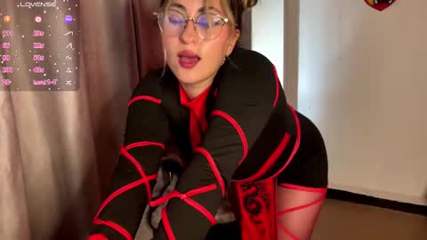 Snapshot of emma__bell_ chatting on 10/31/25, 08:21 Emma Is here online show from 10/31/25, 08:21