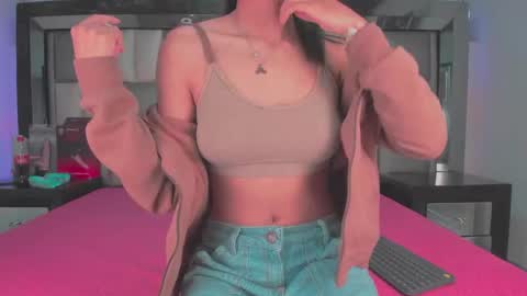 emma__js_ online show from 09/18/25, 11:34