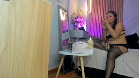 Snapshot of emma__rose1 chatting on 09/15/25, 02:00 emma__rose1 online show from 09/15/25, 02:00