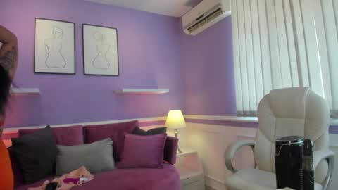 emma__walkerr_ online show from 02/08/25, 07:05