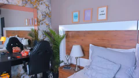 Emma  online show from 03/25/26, 07:25