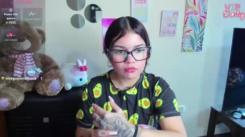 Snapshot of emma_boo_ chatting on 06/06/26, 02:44 emma_boo_ online show from 06/06/26, 02:44