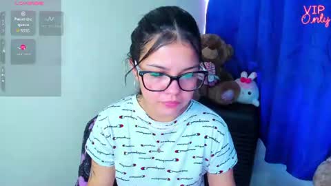 Snapshot of emma_boo_ chatting on 07/09/26, 03:27 emma_boo_ online show from 07/09/26, 03:27