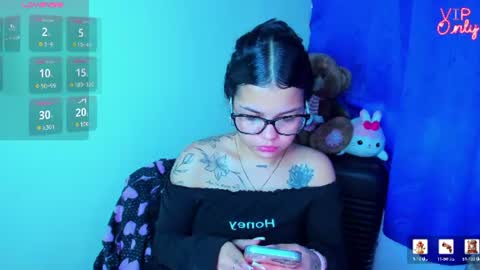 Snapshot of emma_boo_ chatting on 07/20/26, 01:02 emma_boo_ online show from 07/20/26, 01:02
