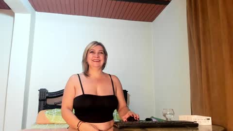 Snapshot of emma_brown777 chatting on 01/12/25, 02:14 ALBA  online show from 01/12/25, 02:14