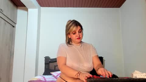 Snapshot of emma_brown777 chatting on 02/12/25, 02:14 ALBA  online show from 02/12/25, 02:14