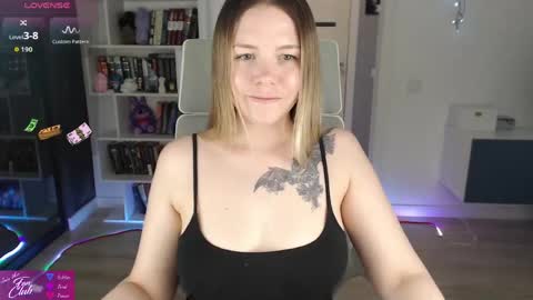 Snapshot of emma_bryan chatting on 05/08/26, 04:56 Emma online show from 05/08/26, 04:56