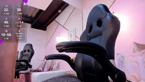 Snapshot of emma_carterr1 chatting on 02/25/25, 11:00 pau online show from 02/25/25, 11:00
