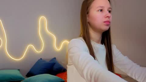 Snapshot of emma_clon chatting on 05/15/26, 01:34 Emma online show from 05/15/26, 01:34
