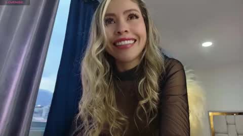 emma coronel online show from 10/10/25, 09:36