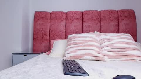 Emma online show from 11/11/25, 03:06