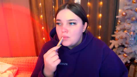 Snapshot of emma_dorn chatting on 12/28/24, 06:28 Eva online show from 12/28/24, 06:28